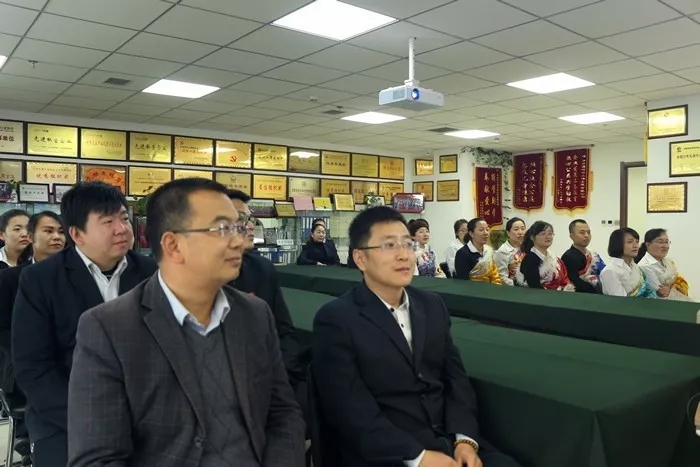 不忘初心,砥砺奋进。三江源全体员工热烈祝贺“中国共产党第十九次全国代表大会在北京人民大会堂隆重开幕”-冬虫夏草 中国青海三江源冬虫夏草 Cordyceps sinensis