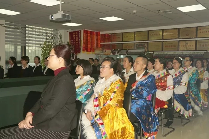 不忘初心,砥砺奋进。三江源全体员工热烈祝贺“中国共产党第十九次全国代表大会在北京人民大会堂隆重开幕”-冬虫夏草 中国青海三江源冬虫夏草 Cordyceps sinensis